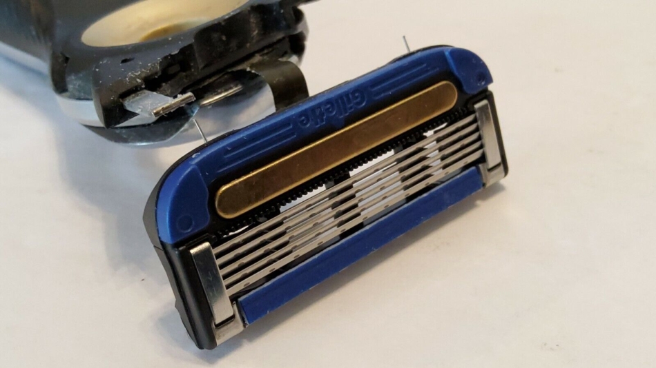 Gillette Labs Heated Razor & Handle ONLY! - FOR PARTS - NOT WORKING! (#2)